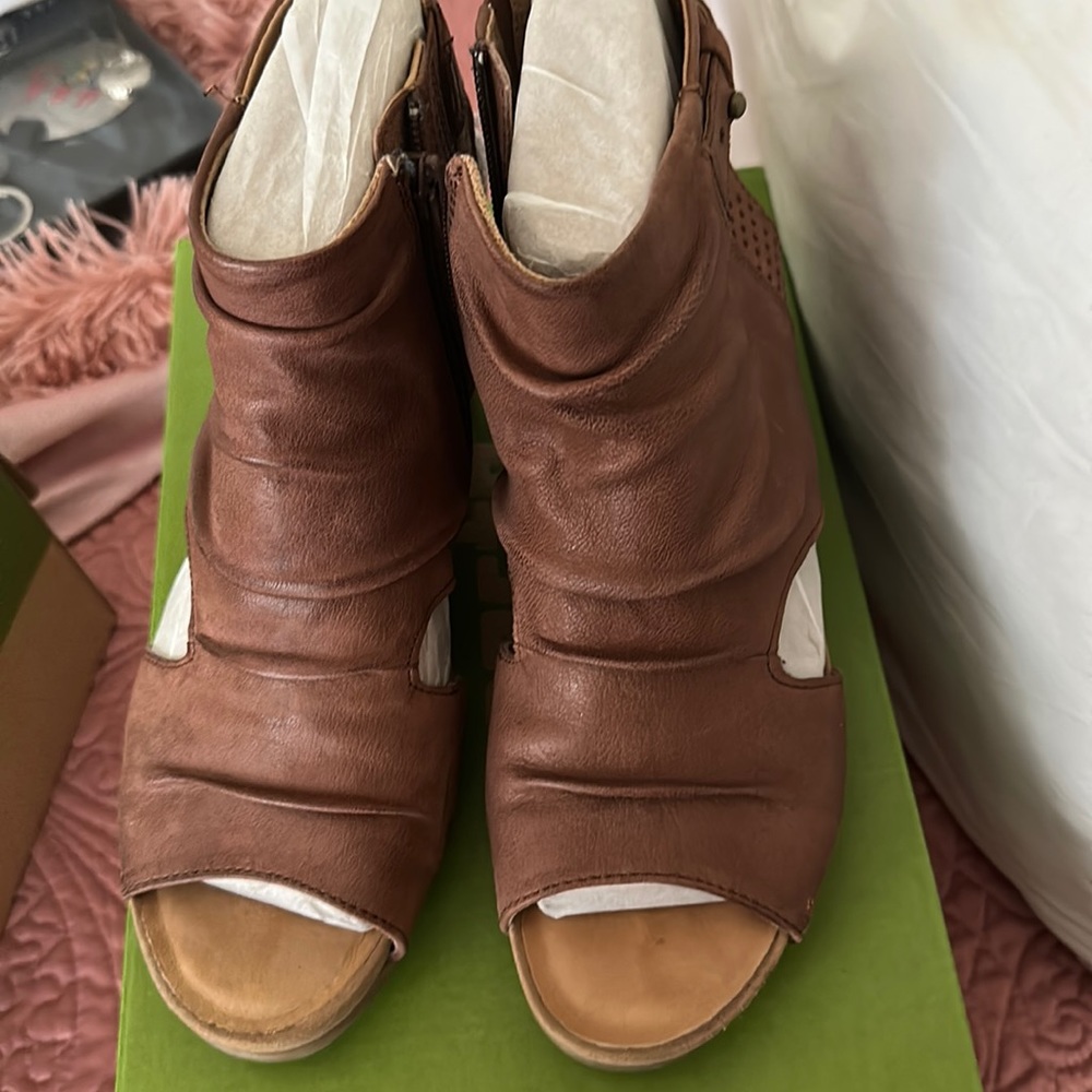 Earth brown wedge sandal with zipper size 7.5 lightly worn.